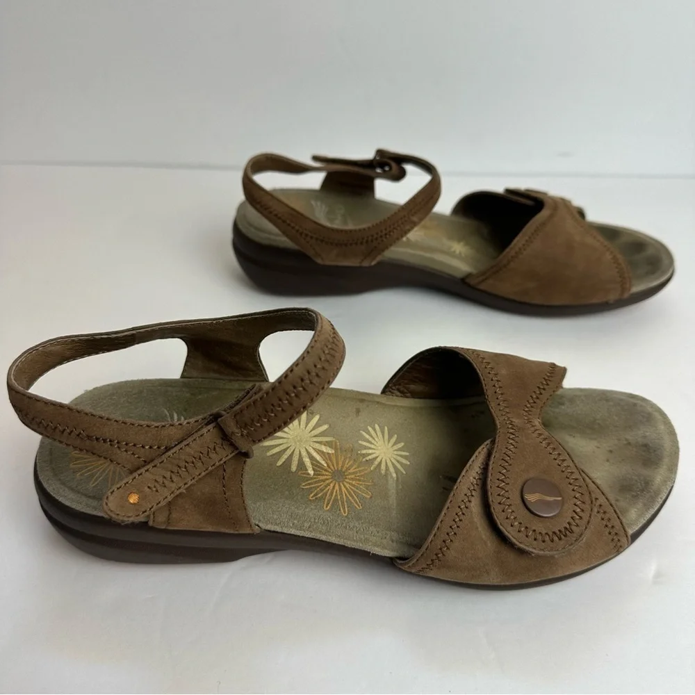 Dansko Iris Nubuck Sandals Women's Size 10 or EU Size 40 Shoes Beige Slingback